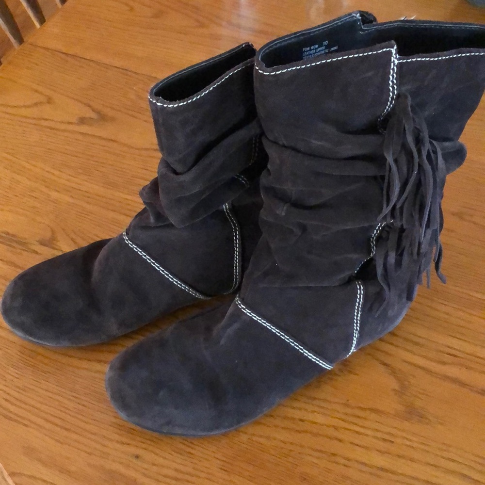 Suede boots
